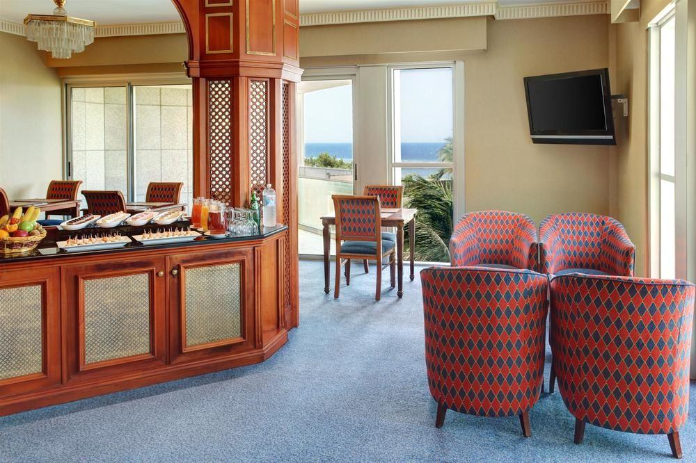 Sheraton Jeddah Hotel - Saudi Brothers Commercial Company Branch Luaran gambar Club Lounge at the airport