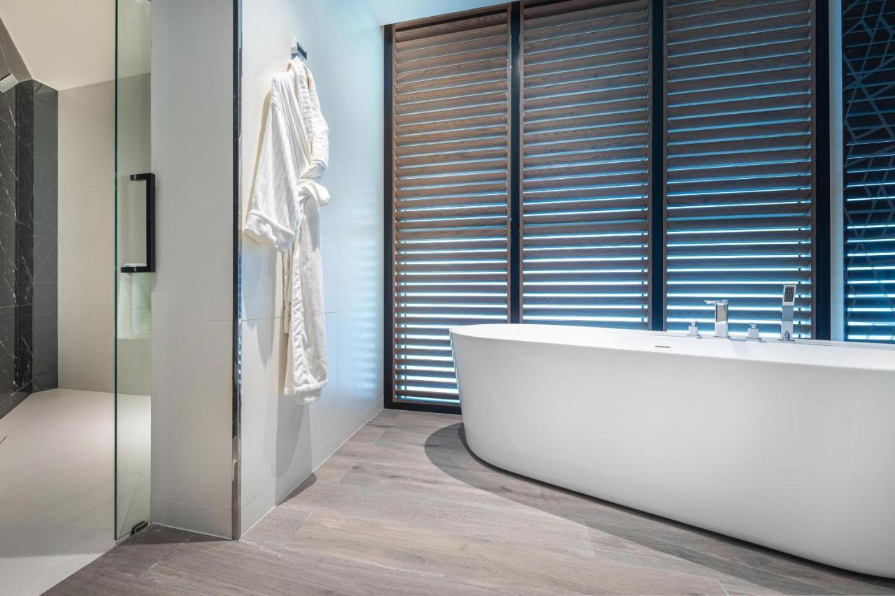 Sheraton Jeddah Hotel - Saudi Brothers Commercial Company Branch Luaran gambar Bathroom