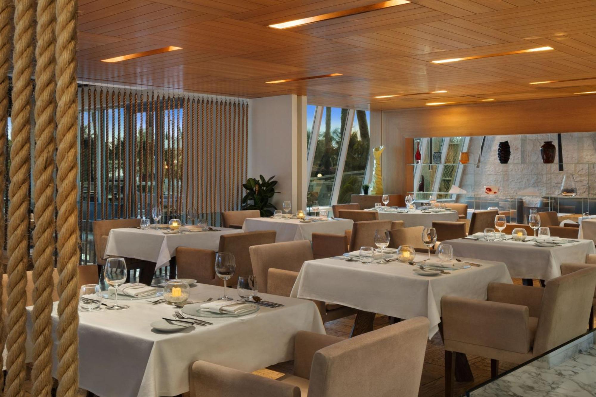 Sheraton Jeddah Hotel - Saudi Brothers Commercial Company Branch Luaran gambar The interior of the restaurant