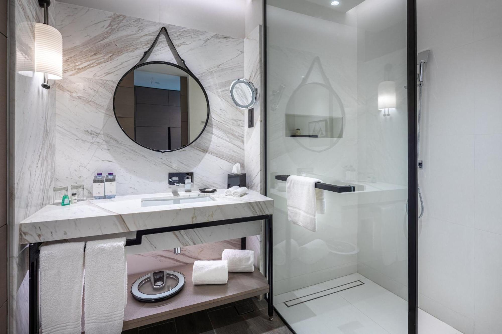 Sheraton Jeddah Hotel - Saudi Brothers Commercial Company Branch Luaran gambar Bathroom
